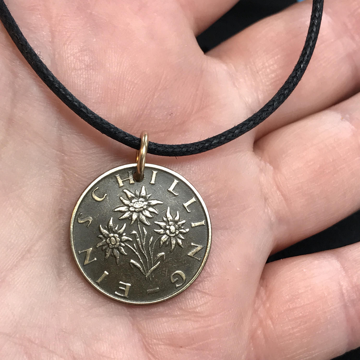 Sound Of Music Halskette. Edelweiss Blüten-Anhänger. Blumen Schmuck. Gärtnerin Klang Der Musik Geschenk. Österreich Münzschmuck No.00367 von PartsForYou