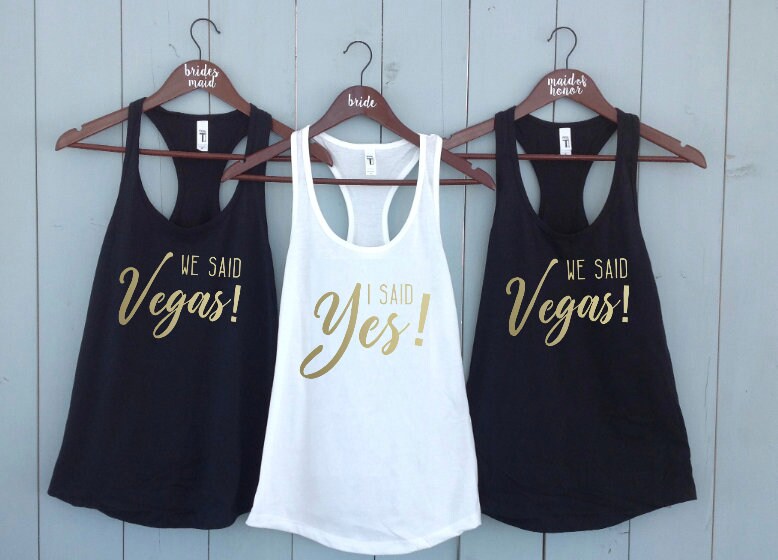 Benutzerdefinierte Tank Top, Hochzeit Shirt, Trauzeugin Wir Sagten Vegas, Ich Sagte Ja, Bachelorette Party Shirts, Brautjungfer Geschenk von PartyTopShop