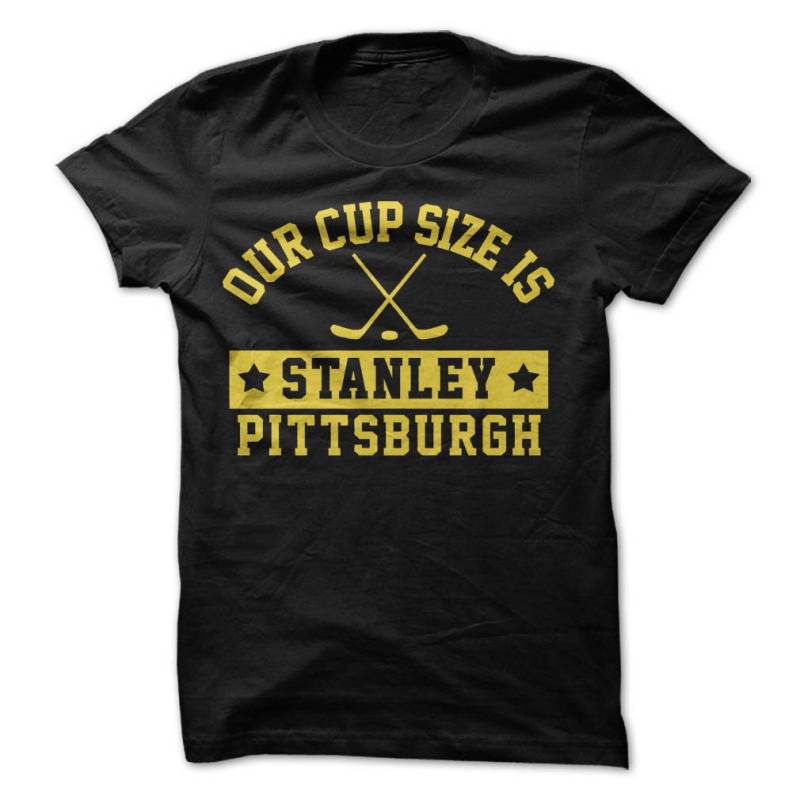 Unsere Cup-Größe Ist Stanley - Pittsburgh T-Shirt-Design Schwarz Shirt Mit Gold Druck von PartyUgly