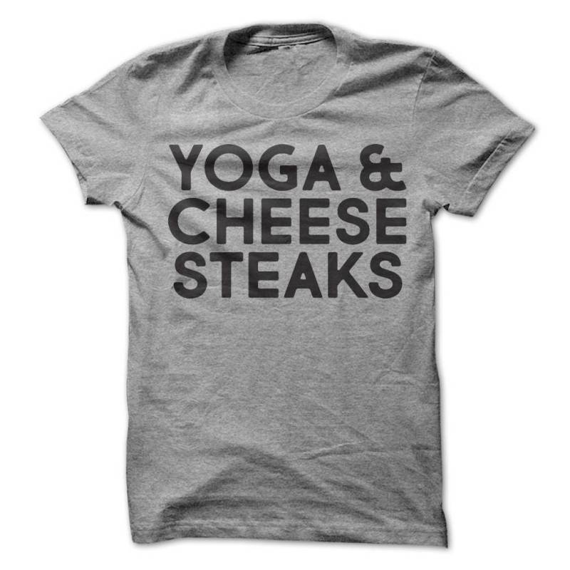 Yoga Und Cheesesteaks - Philadelphia T-Shirt-Design Graues T-Shirt Mit Schwarzem Aufdruck von PartyUgly
