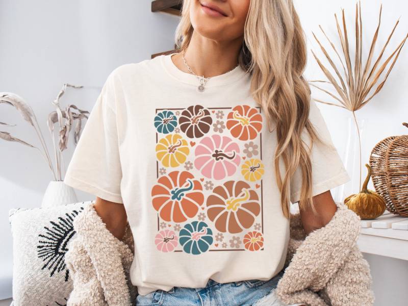 Kokette Herbst Ernte Comfort Colors® Shirt Boho Kürbis Patch T-Shirt, Vorder - Oder Rückendesign, Gemütliches Thanksgiving Shirt von ParuCollections