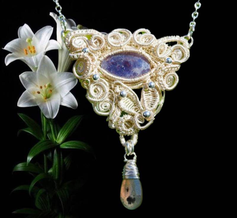 Iolith | Wassersaphir Und Labradorit Halskette | Dreieck Facettierten Wasser Saphir Wire Wrapped Schmuck von Paruco