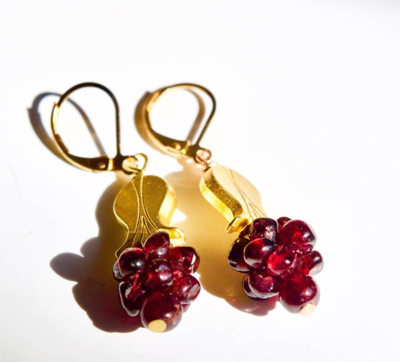 Rhodolith Granat Perlen Ohrringe von Paruco