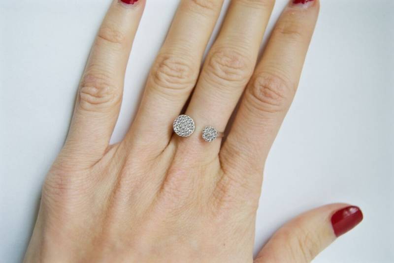 Micro Pave Runde Sterling Silber Cz Stapelbare Ring Midi Ringe Knuckle Trendy Fashion Style Micro Pave Runde Sterling Silber Cz Stapelbare Ring Midi Ringe Knuckle Trendy Fashion Style von Pascollato