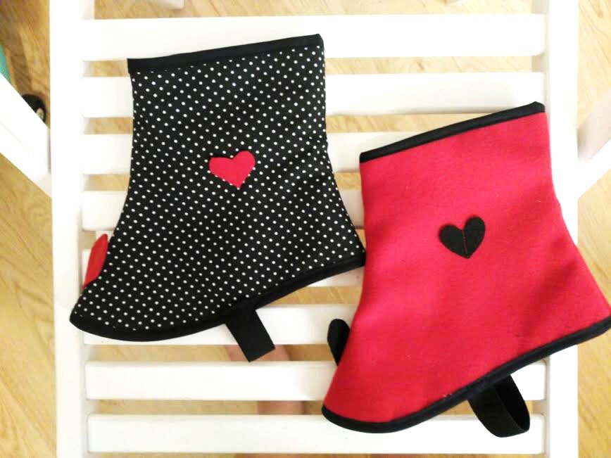 Wende-Gamschen Rotkäppchen-Gamaschen, Wolle & Polka Dot Wende-Gamschen Rotkäppchen-Gamaschen, Wolle & Polka Dot von PasiondeSastre