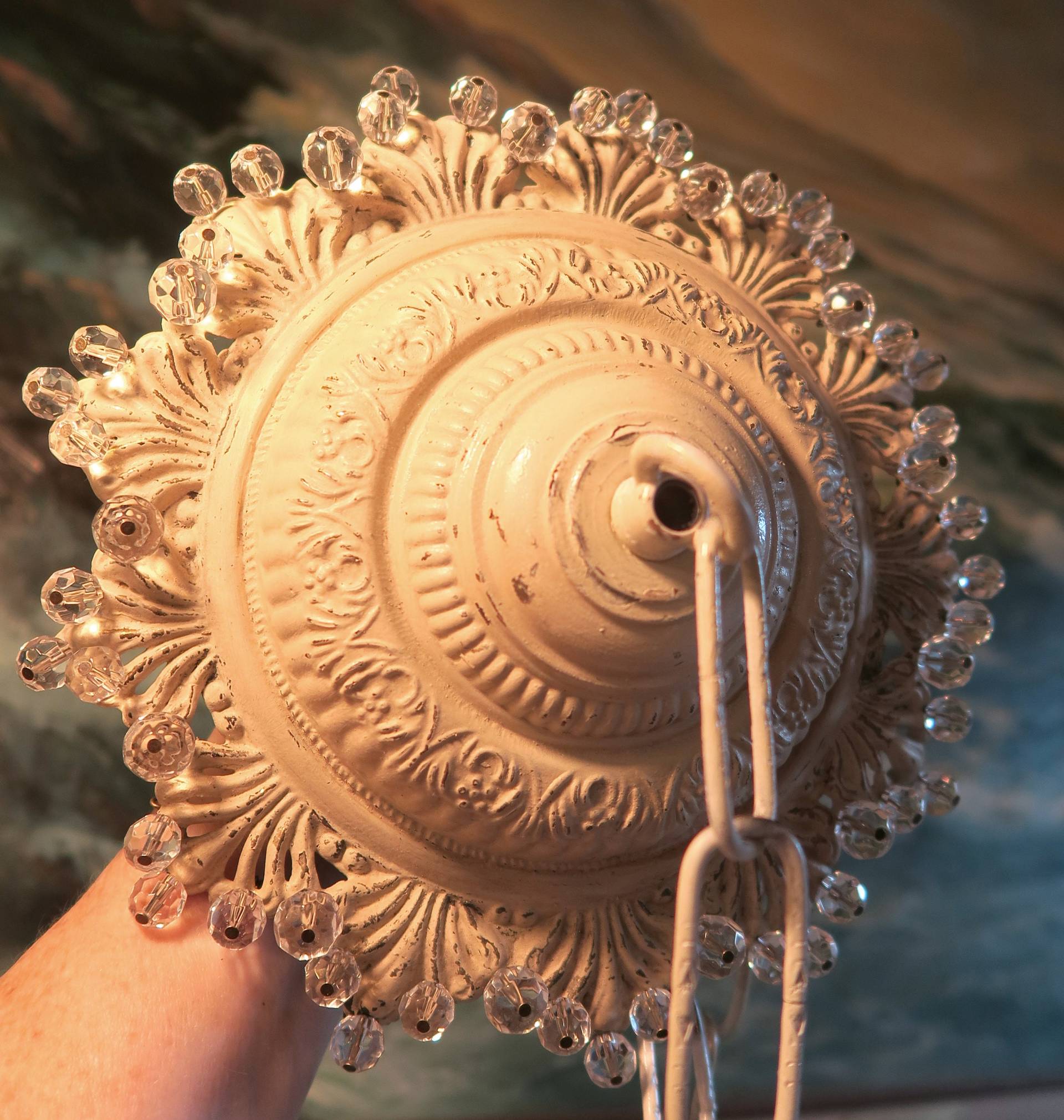 8" Vintage Rosette Spelter Shabby Bemalte Baldachin Lampe Kronleuchter Teil Snowflake Inspiriertes Design Mit Glas Facettierten Perlen von PassionCollectibles