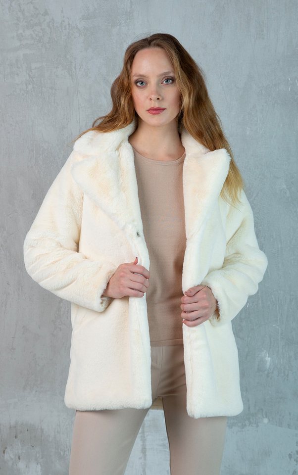 Passioni Winterjacke Mittellange Kunstfell-Jacke in Ecru mit V-Ausschnitt Reverskragen Passioni Winterjacke Mittellange Kunstfell-Jacke in Ecru mit V-Ausschnitt Reverskragen von Passioni