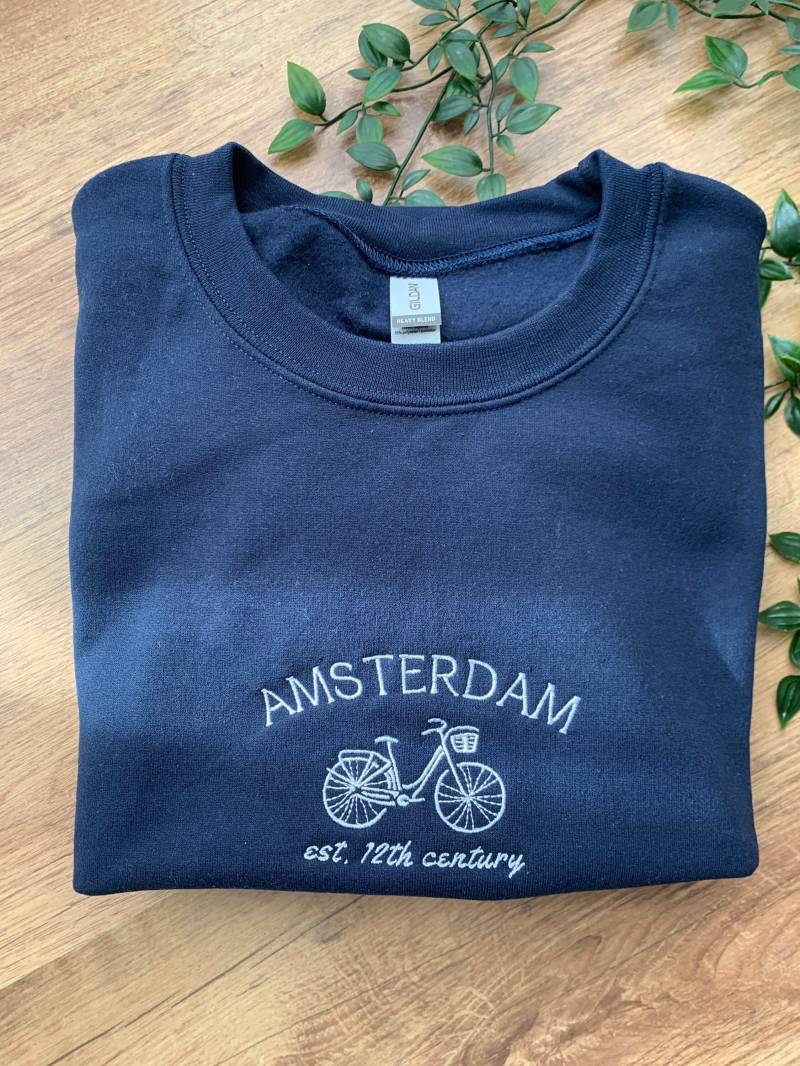 Amsterdam Embroidered Sweatshirt, Bicycle Vintage Sweatshirt von PassportWanderers