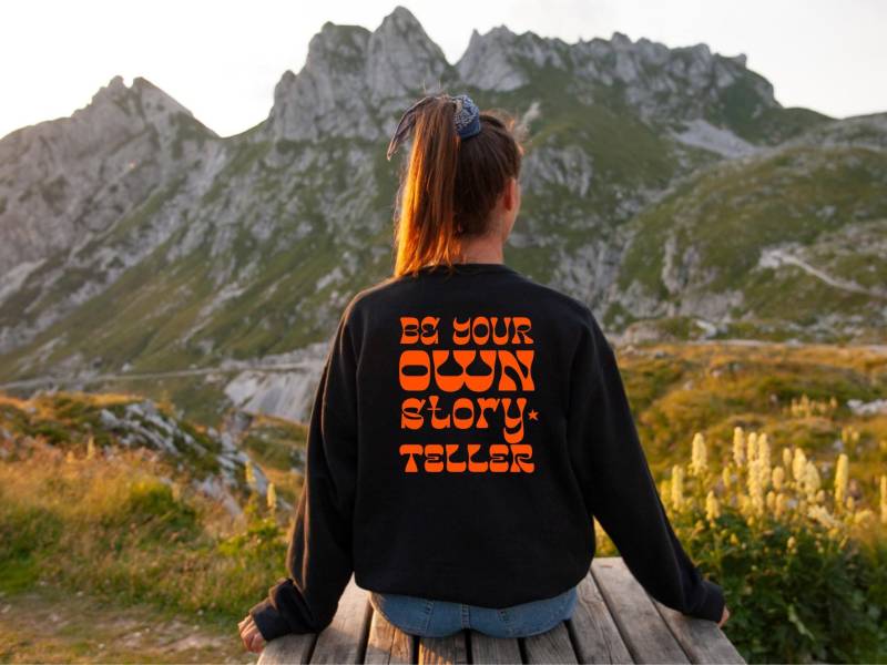 Be Your Own Storyteller, Reise Sweatshirt, Reiselust, Weltreise Shirt, Enthusiast, Unisex Travel Sweatshirt Be Your Own Storyteller, Reise Sweatshirt, Reiselust, Weltreise Shirt, Enthusiast, Unisex Travel Sweatshirt von PassportWanderers