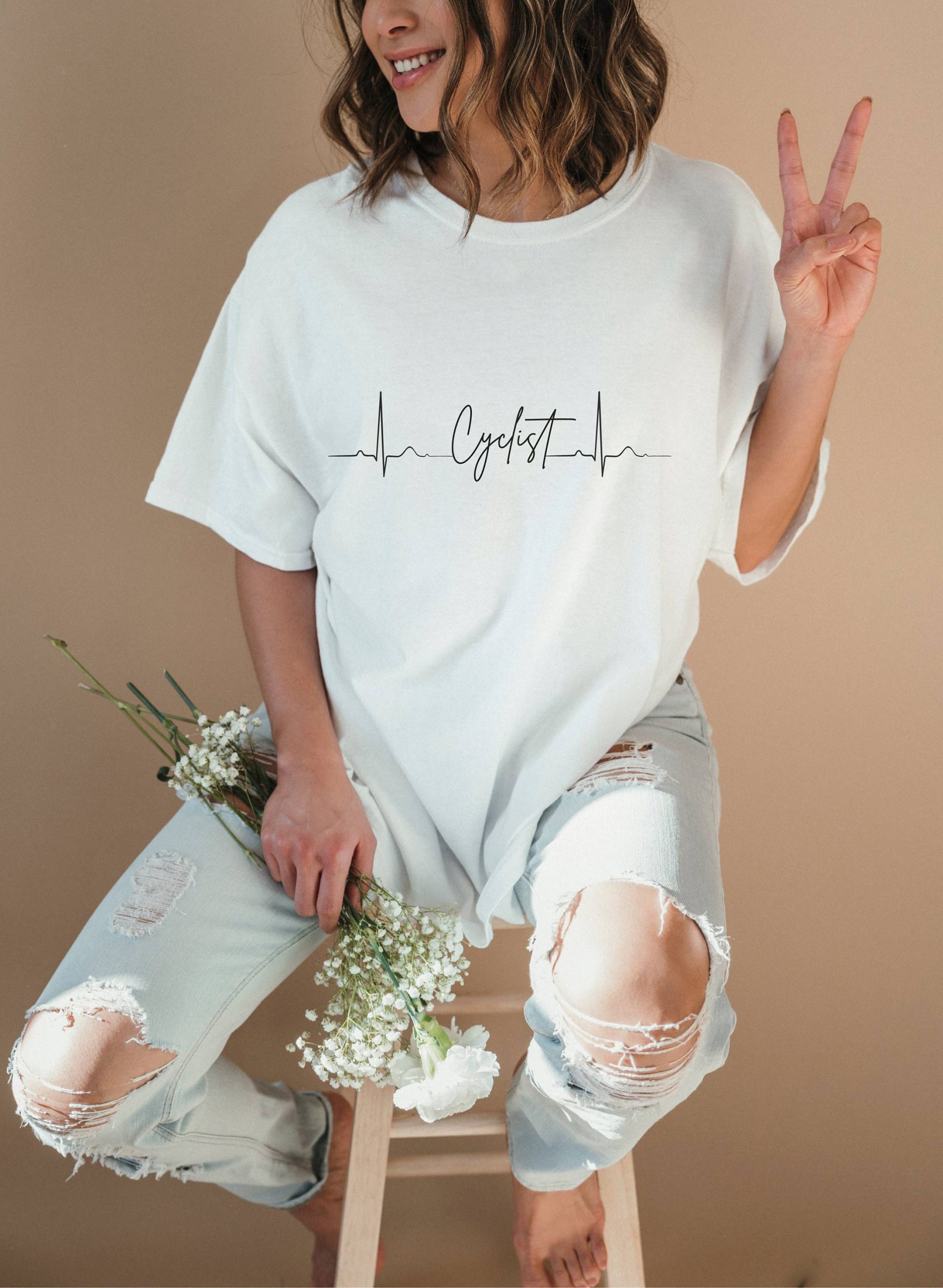 Cycling Heartbeat Shirt, Radler Tshirt, Fahrradliebhaber, Fahrrad T-Shirt, Radfahren Radfahrer Enthusiast Cycling Heartbeat Shirt, Radler Tshirt, Fahrradliebhaber, Fahrrad T-Shirt, Radfahren Radfahrer Enthusiast von PassportWanderers