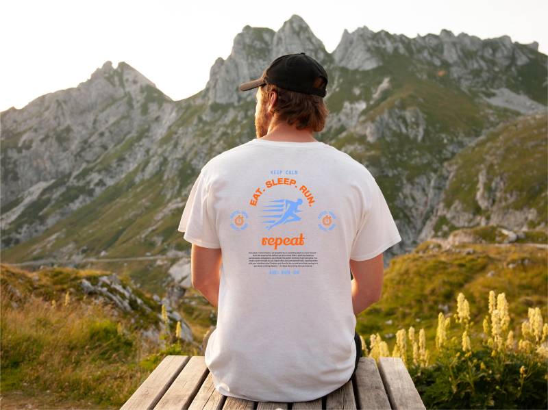 Eat Sleep Run Repeat Shirt - Läufer T-Shirt Running Geschenk Für Jogger Marathon Sport von PassportWanderers