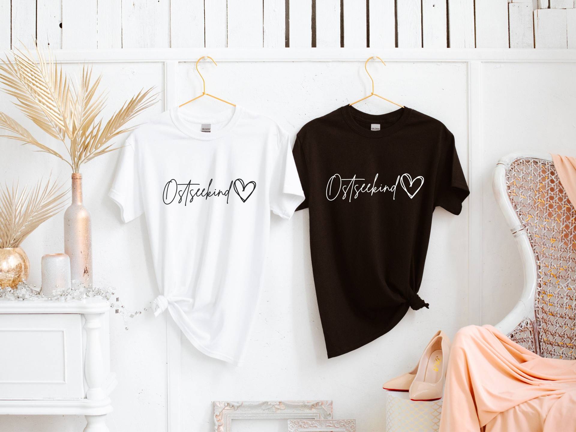 Ostseekind T-Shirt, Ostsee Tshirt, Strand Shirt, Maritimes Küstenkind Oberteil, Ideal Für Sommer, Urlaub Und Meerliebhaber, Kleidung Ostseekind T-Shirt, Ostsee Tshirt, Strand Shirt, Maritimes Küstenkind Oberteil, Ideal Für Sommer, Urlaub Und Meerliebhaber, Kleidung von PassportWanderers