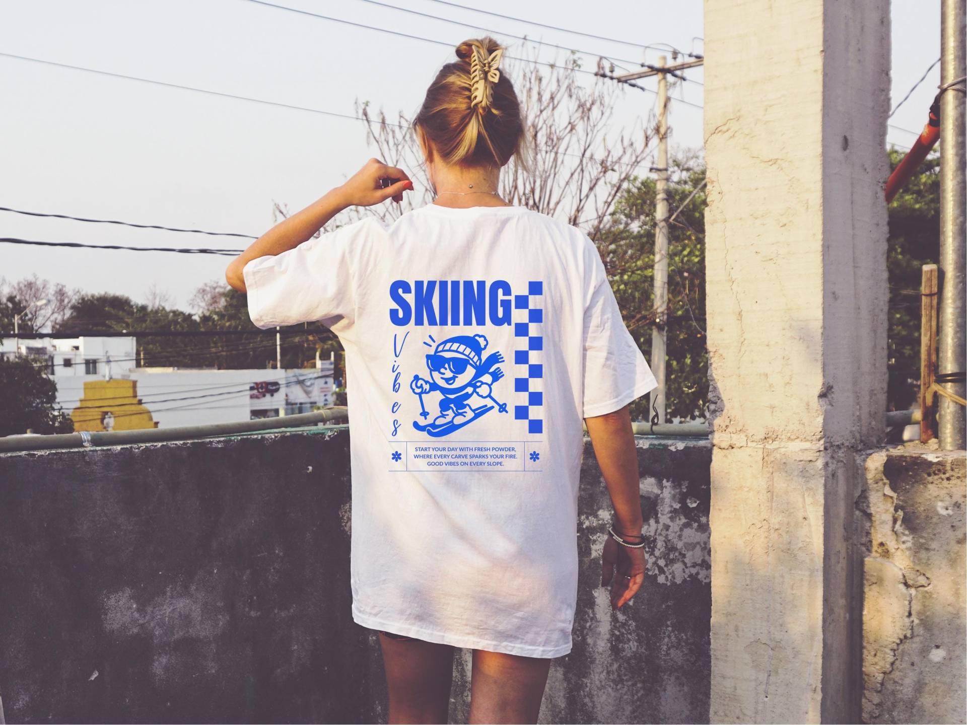 Skiing Vibes Shirt, Ski Comic T-Shirt, Lustiger Skifahrer, Winter Fun Geschenk, Retro Schneesport von PassportWanderers