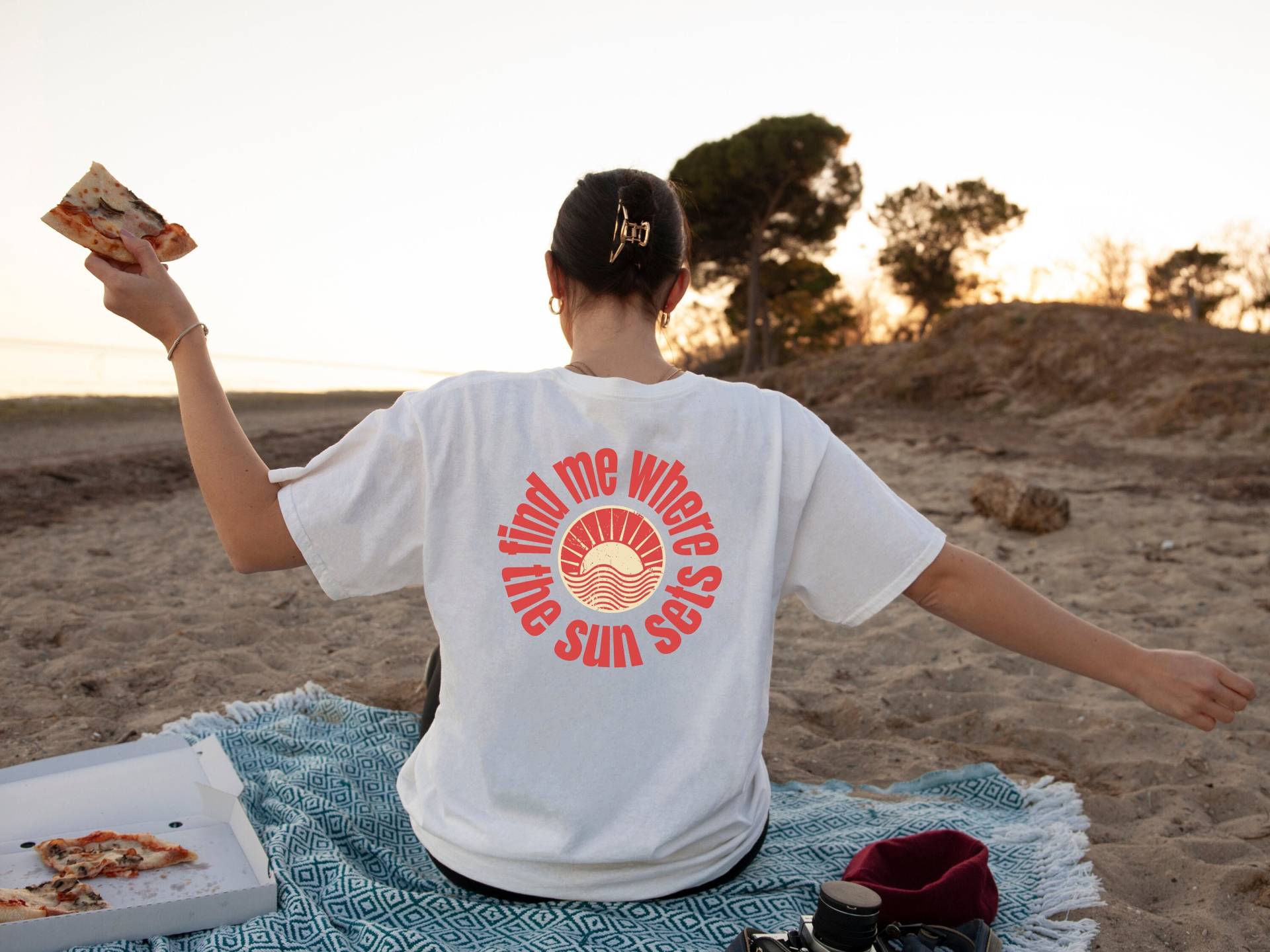 Sunset T-Shirt, Chasing Sunsets, Themed Shirt, Golden Hour Mindset, Sunrise Tshirt Sunset T-Shirt, Chasing Sunsets, Themed Shirt, Golden Hour Mindset, Sunrise Tshirt von PassportWanderers
