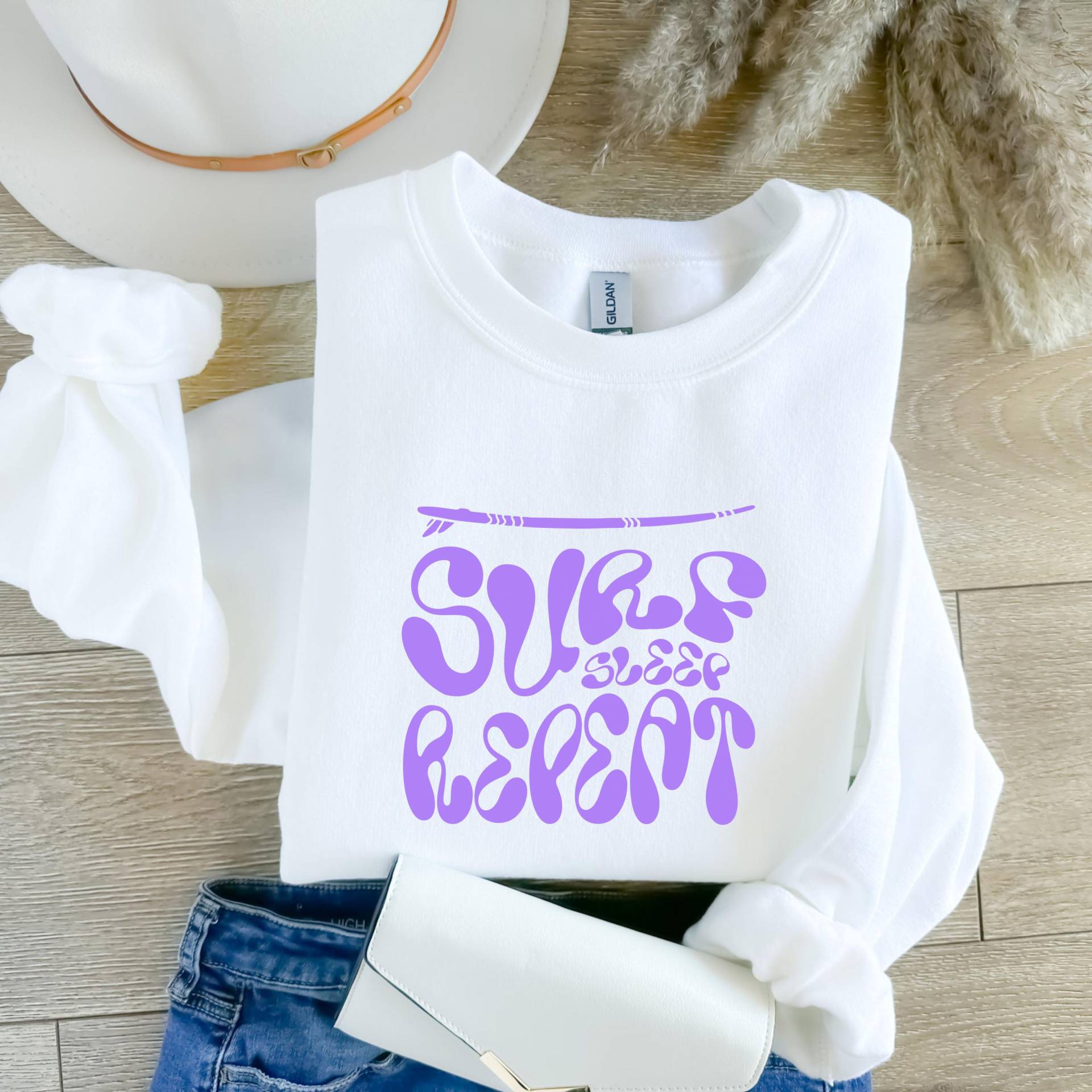 Surf Sweater - Sleep Repeat Bequeme Strandmode Perfekt Für Surfer Und Ozeanliebhaber, Unisex Sweatshirt Oversized von PassportWanderers