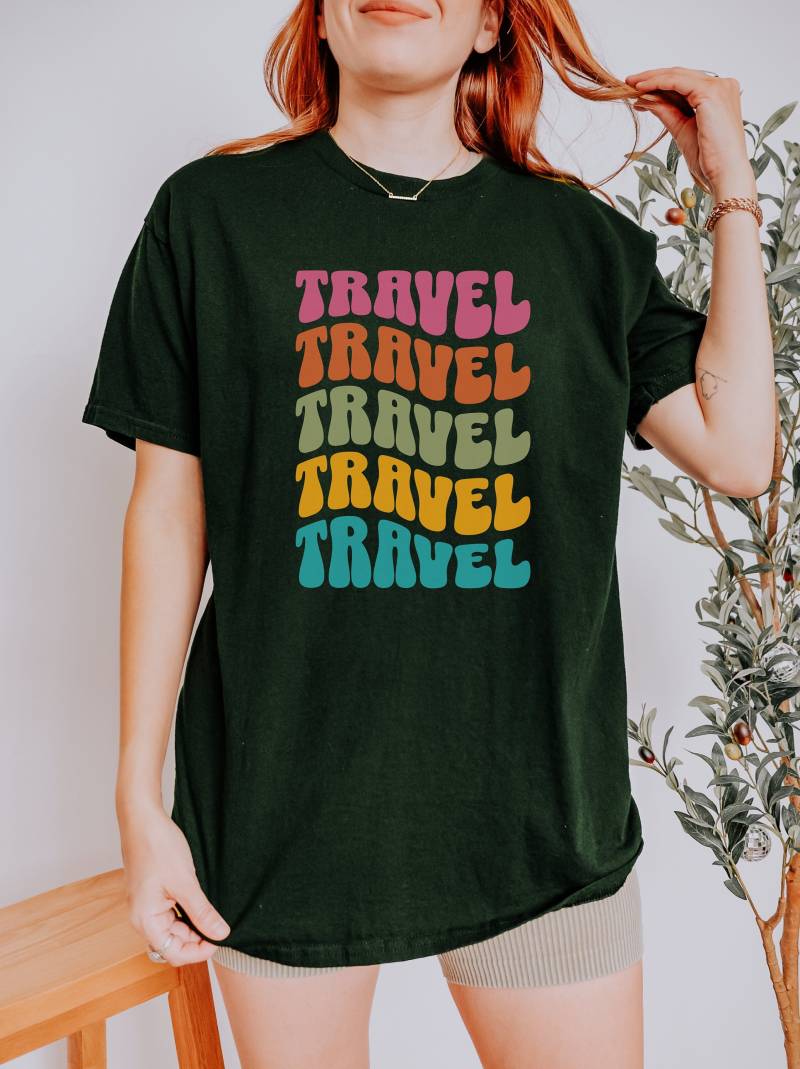 Travel Lover T-Shirt, Vacation Shirt, Gift Idea, Warp Text Travel Lover T-Shirt, Vacation Shirt, Gift Idea, Warp Text von PassportWanderers