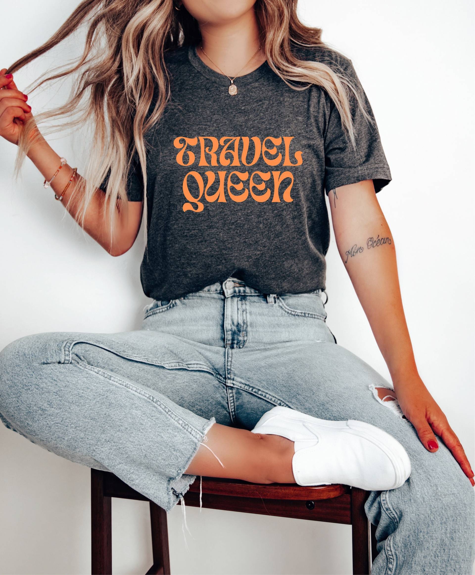 Travel Queen Shirt, Themed Apparel, Inspirational World Explorer Style Women's Top, Gift For Travel Queen Shirt, Themed Apparel, Inspirational World Explorer Style Women's Top, Gift For von PassportWanderers