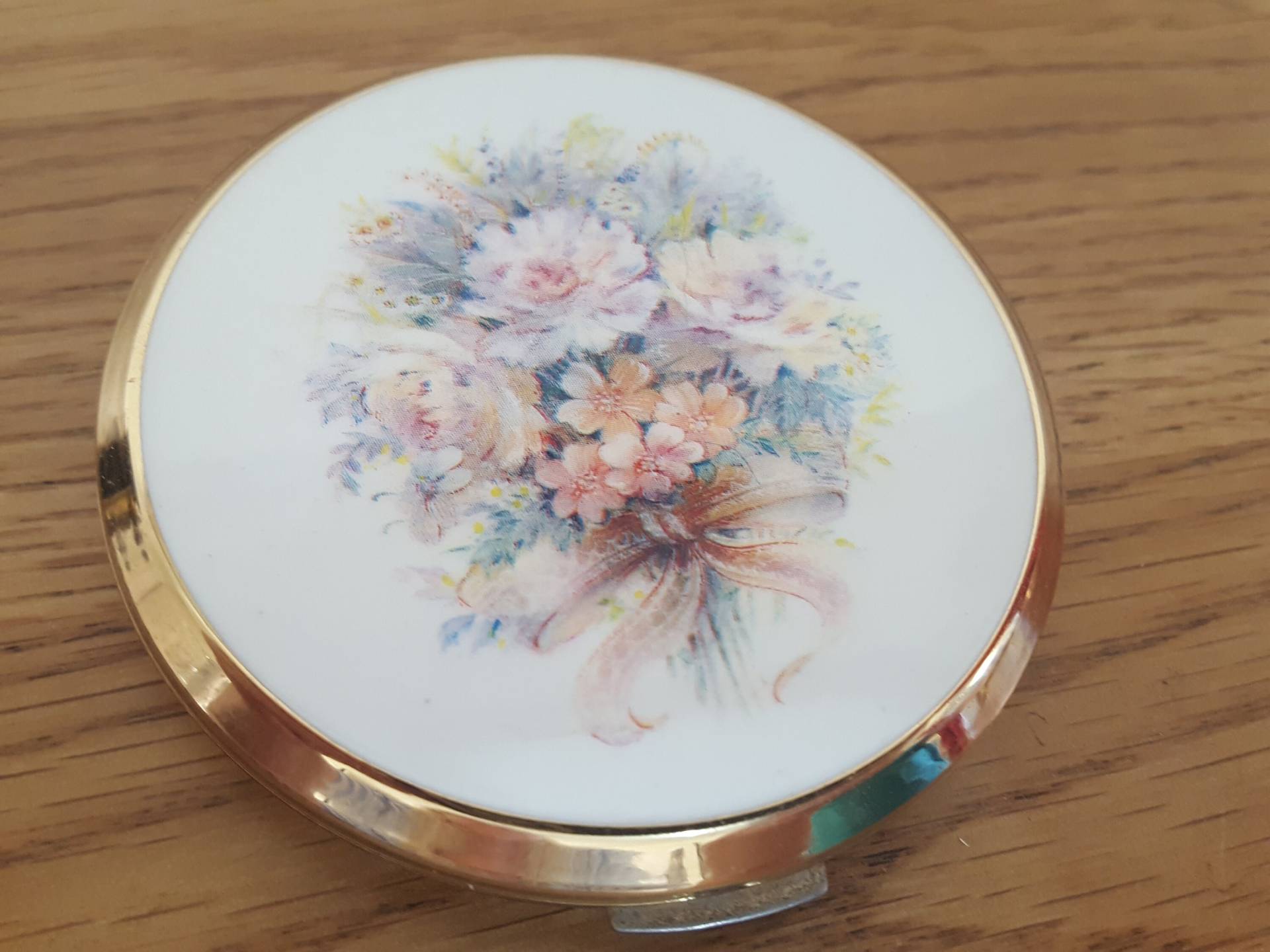 Vintage Stratton Powder Compact, Gesichtspuder, Schminke, Damen Schönheit, Toilettenartikel, Eitelkeit, Blumen von PastNFutureUK