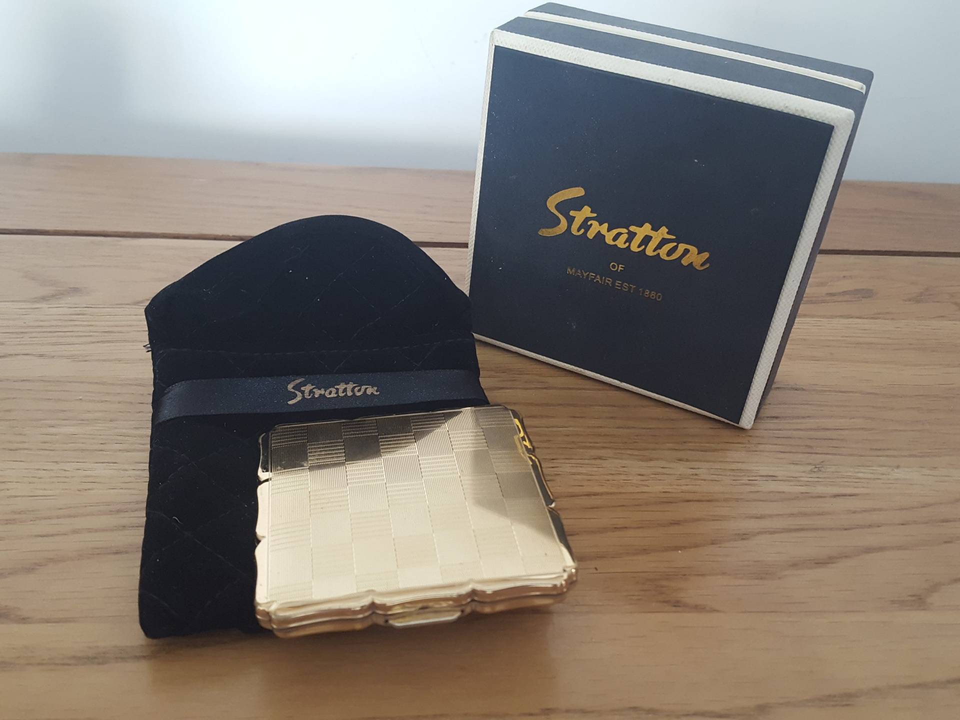 stratton Powder Compact, Vintage Kosmetik, Gesichtspuder, Make Up, Damen Schönheit, Toilettenartikel, Eitelkeit von PastNFutureUK