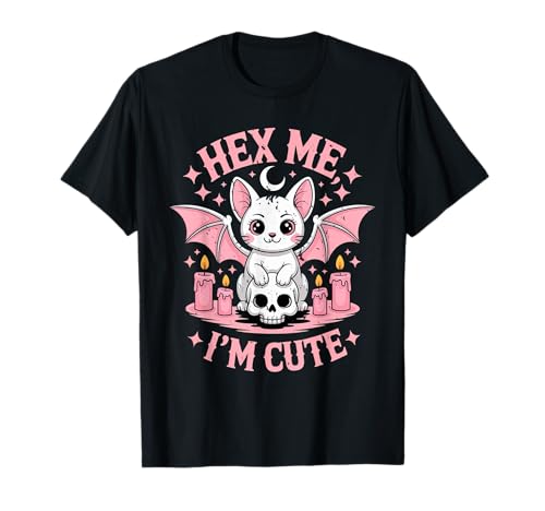Kawaii Katze mit Flügeln Totenkopf Kerzen und Halbmond in Got T-Shirt von Pastel Witchy Creatures
