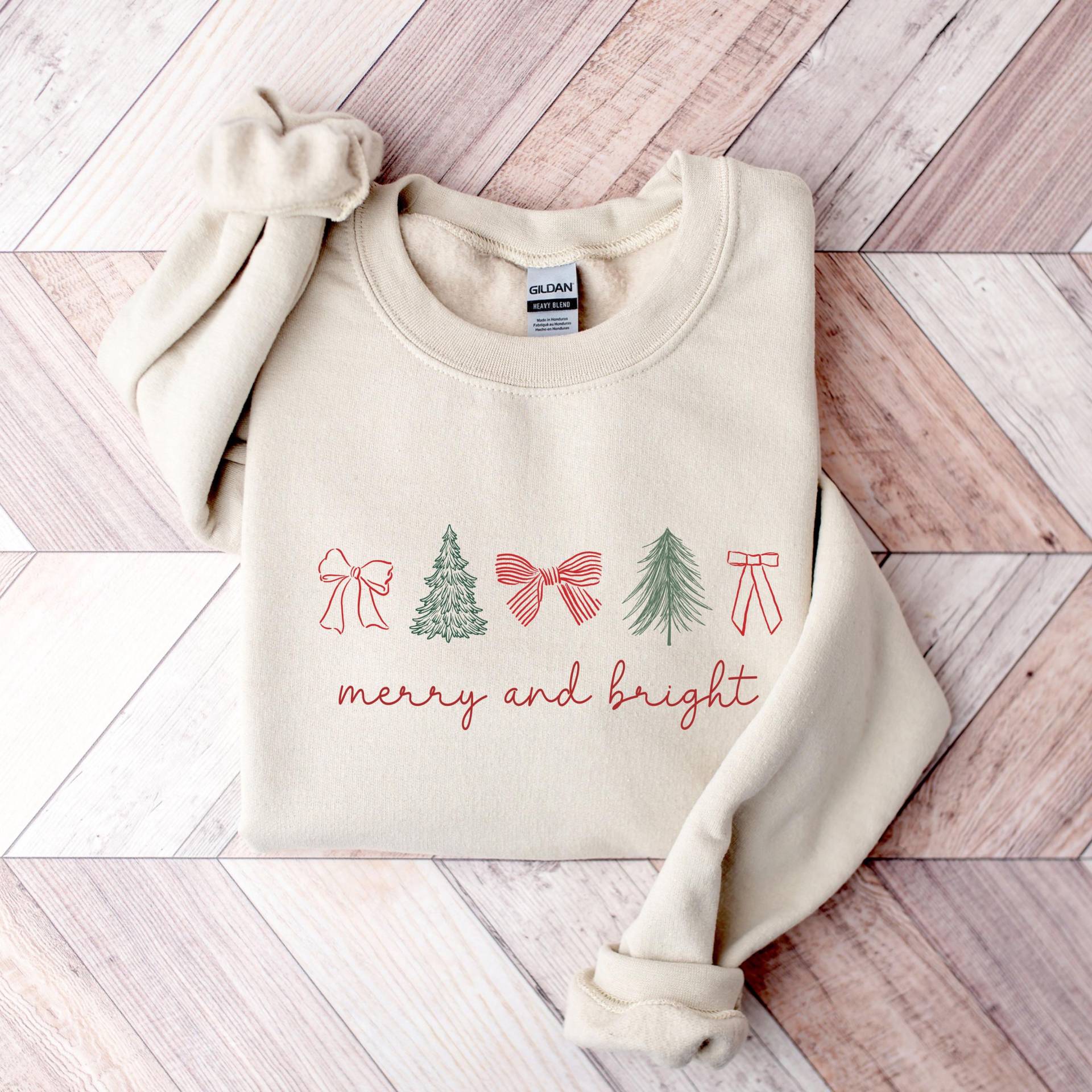 Weihnachtspullover Damen | Merry & Bright Schleifen & Tannenbäume Festlicher Xmas Sweater von PastelLoveDesign