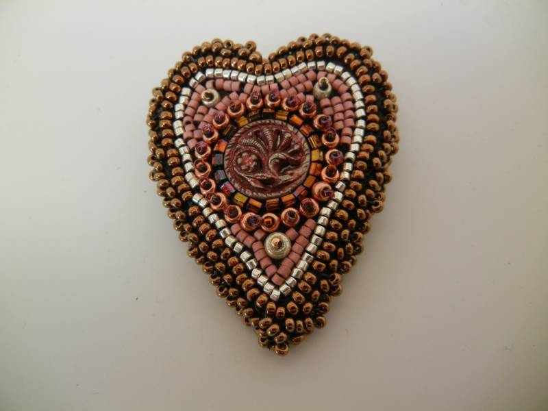 Bronze Und Rosa Perlen Herz Brosche/Anhänger von PasticheStudio