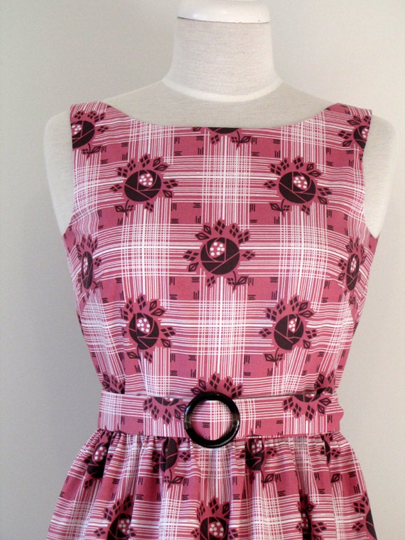 50Er Jahre Vintage-Inspiriertes Blumen - Und Karokleid von PastimeClothing