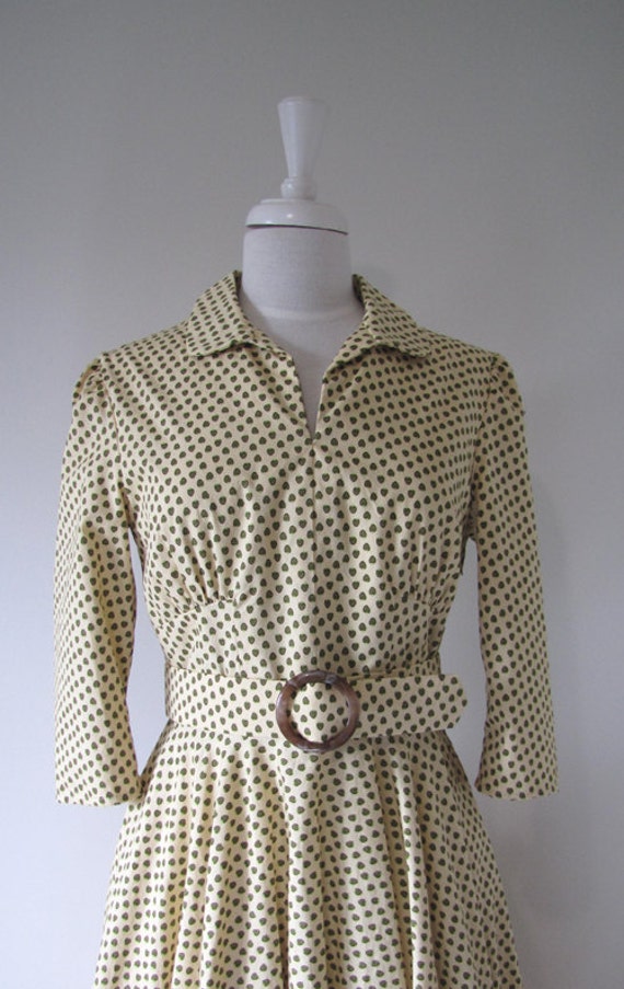 Tageskleid Im Stil Der 1950Er Jahre Mit Gürtel von PastimeClothing