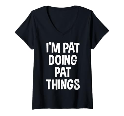 Damen I'm Pat Doing Pat Things Lustiger Spruch T-Shirt mit V-Ausschnitt von Pat Name Funny Joke Lover Birthday Designs