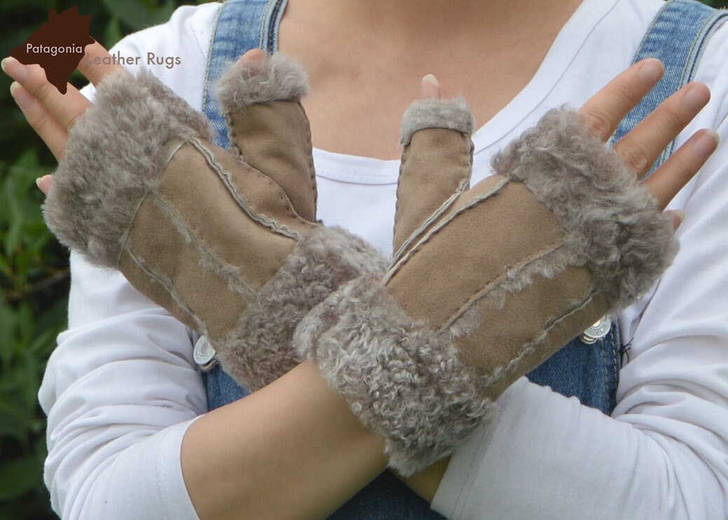 Lammfellhandschuhe Halbfinger- Mitaines En Peau D'agneau Demi-Doigts - Halbfingerhandschuhe Aus Lammfell Halbfinger-Lammfellhandschuhe Lammfellhandschuhe Halbfinger- Mitaines En Peau D'agneau Demi-Doigts - Halbfingerhandschuhe Aus Lammfell Halbfinger-Lammfellhandschuhe von PatagoniaLeatherRugs