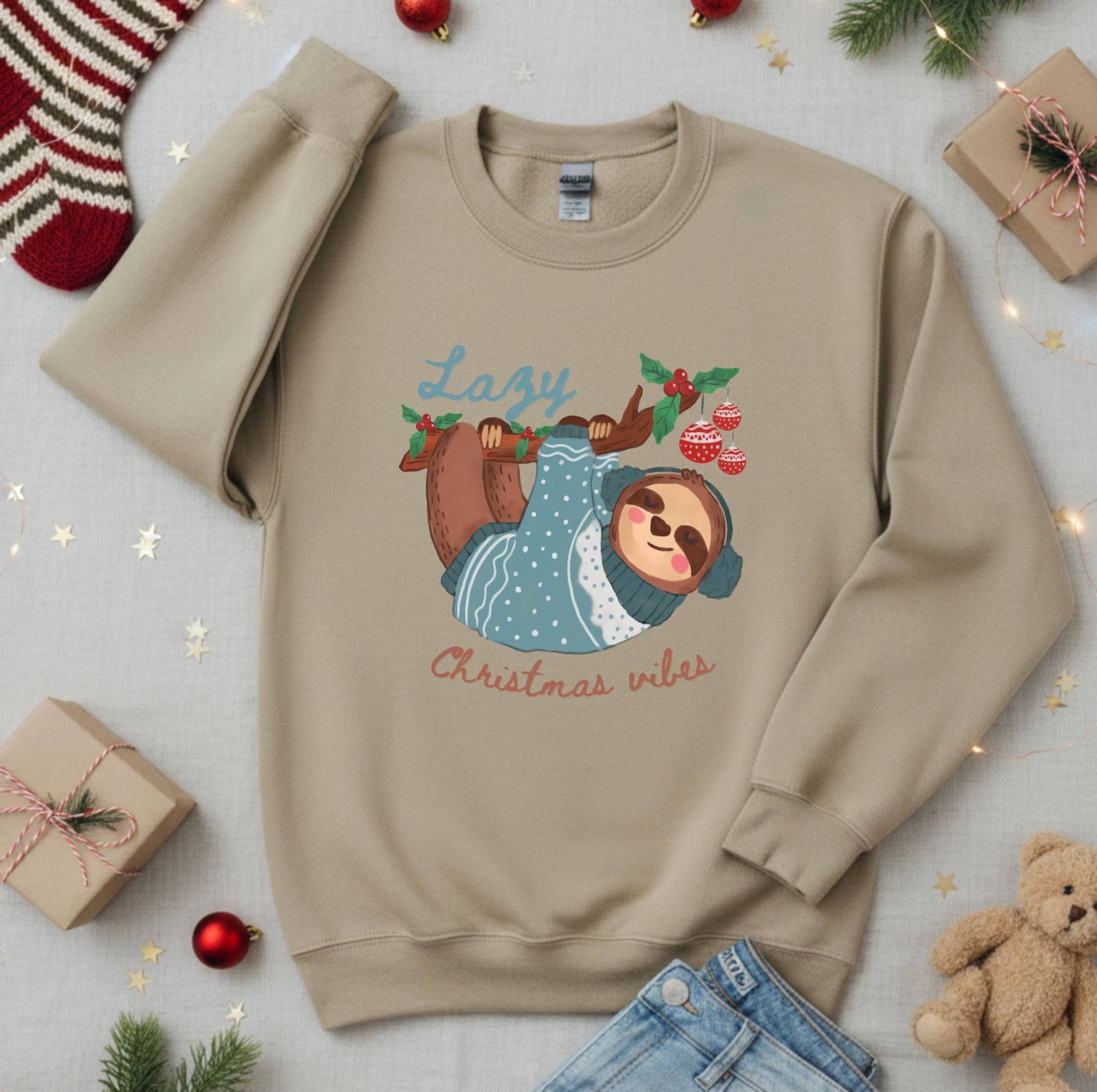 Weihnachtspullover Mit Witzigem Faultier Motiv, Ideal Als Weihnachtsgeschenk Oder Ugly Christmas Sweater Für Familie - Lazy Vibes von PatasticDesigns