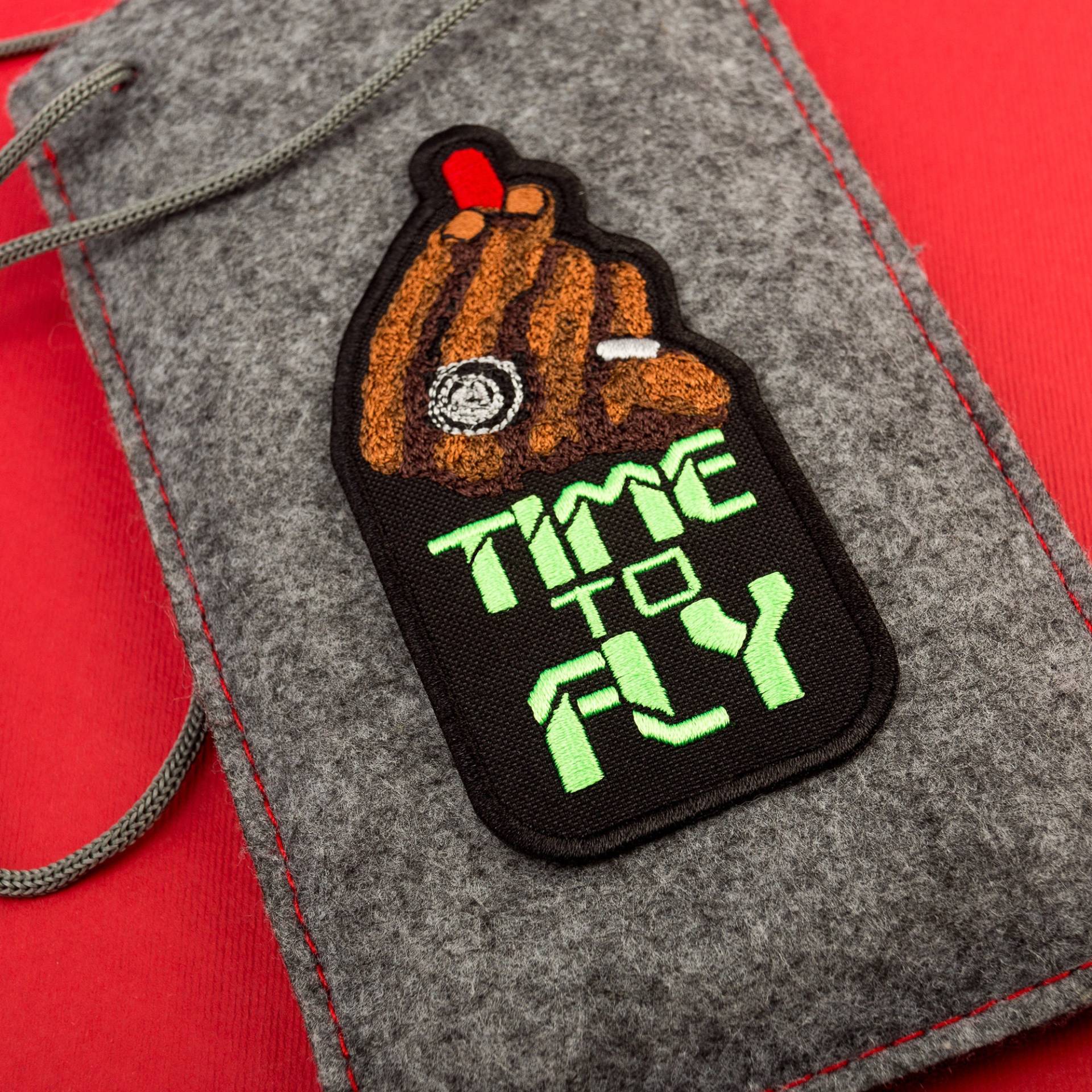 Time To Fly Patch - Morpheus Rote Pille Film Inspiriert Besticktes Bügeleisen 1, 9 X 3, 8 Zoll von PatchManCreations