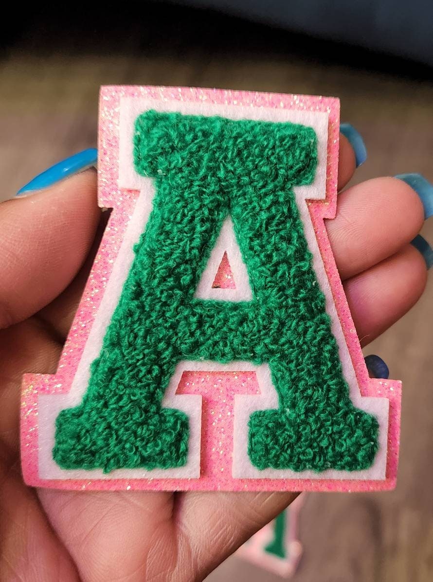 1 Stück Grüner Buchstabe "A" Chenille & Rosa Glitzer, Mit Weißem Filz, Größe 2, 75" Varsity Letter Aufnäher Zum Aufbügeln, Kleine Chenille-Buchstaben von PatchPartyClub