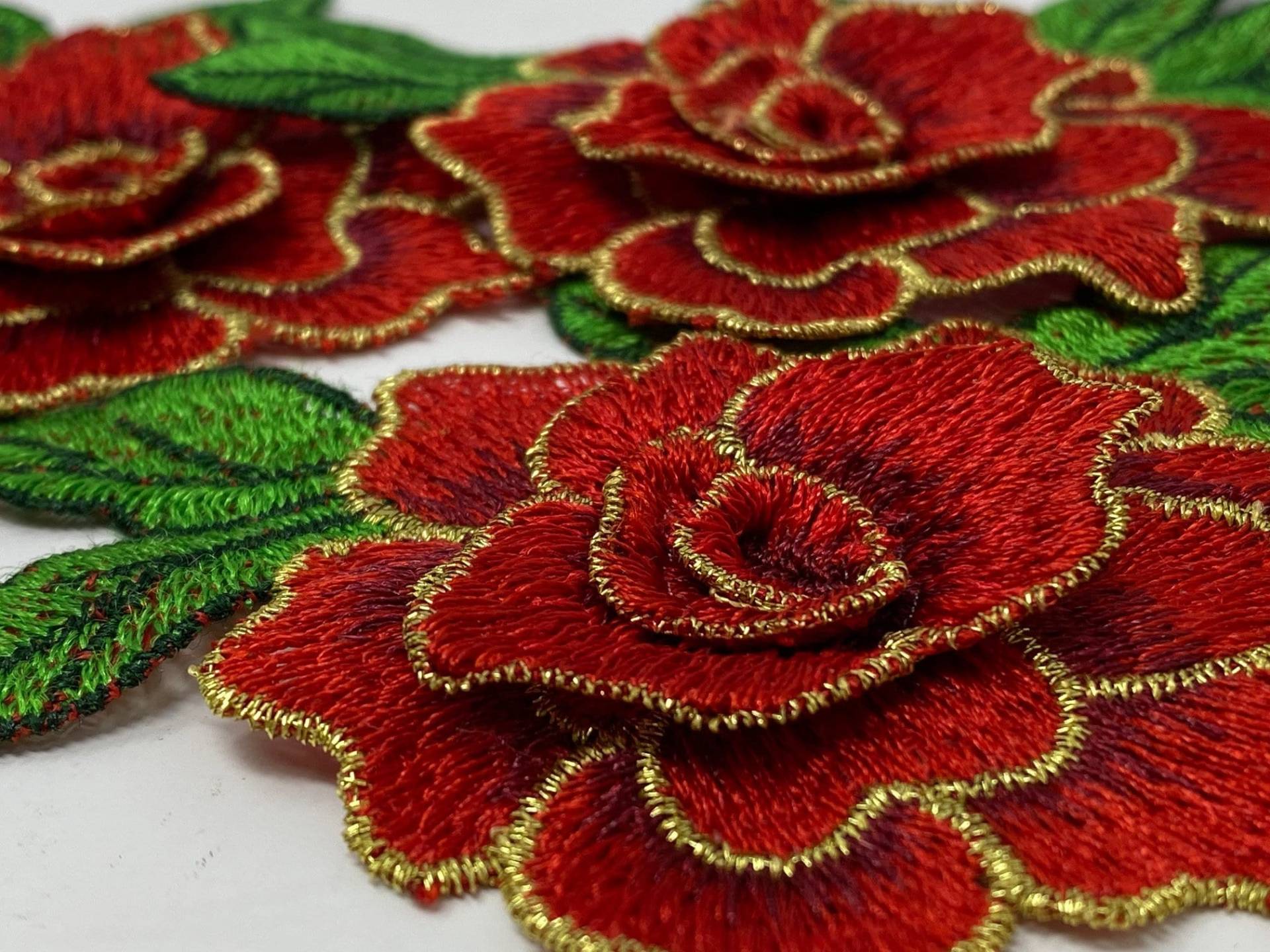 Neu, 2-Teiliges Set, Rot-Goldene Rosen | Größe 4-Zoll, Passende Spitze Zum Aufnähen, Blumenaufnäher | 2 Stück, Blumenaufnäher, Rosenspitze Aufnäher von PatchPartyClub