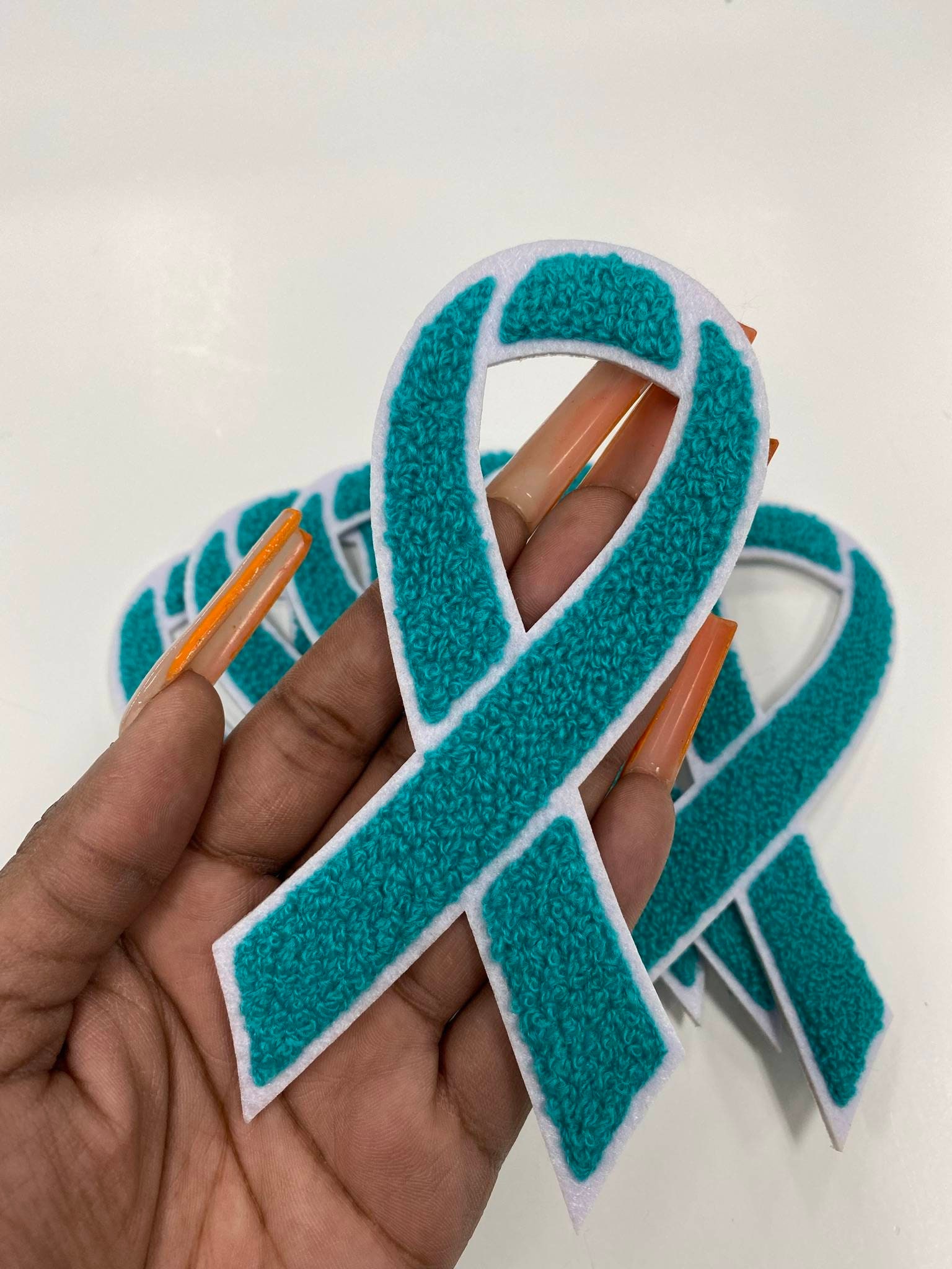 Neu 1-Teiliger, Hals - & Eierstockkrebs "Teal Chenille" Awareness Ribbon Aufnäher Zum Aufbügeln, 15cm Bügel - Oder Aufnäher, Krebs von PatchPartyClub