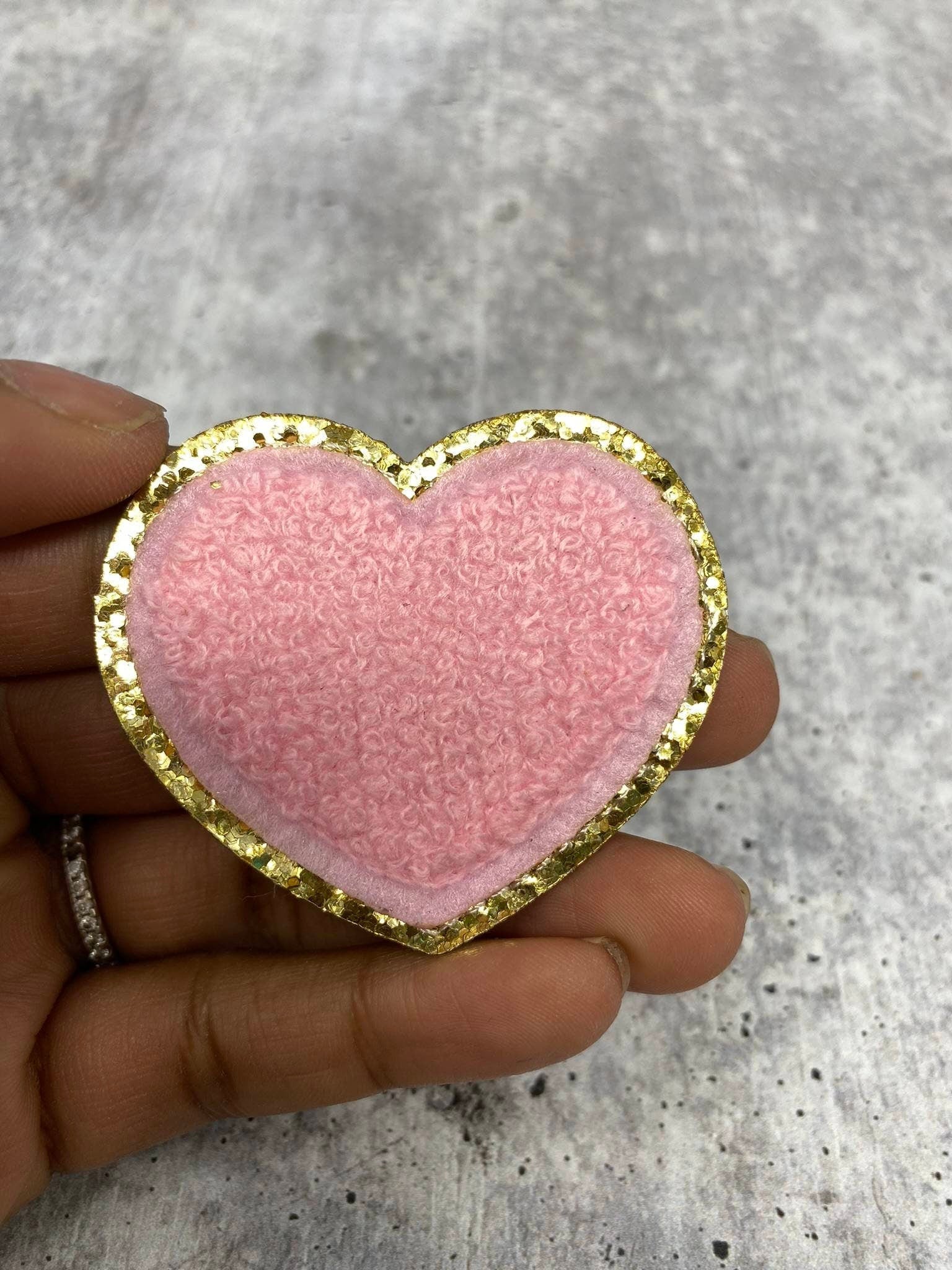 "Neu Rosa, 1 Stück, Chenille ""Heart"" Patch Mit Gold Glitzer, Größe 6, 5", Love Badge, Herz Bügelbeschichtung, Fuzzy Applikation, Diy." von PatchPartyClub