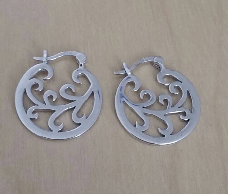 sterling Silber 925 Mini Filigrane Florale Blatt Gemusterte Hoop Ohrringe von PatchPress