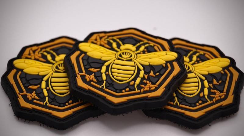 Bee-Yond Hexagon 3D Rubber Patch von PatchSnatchedShop