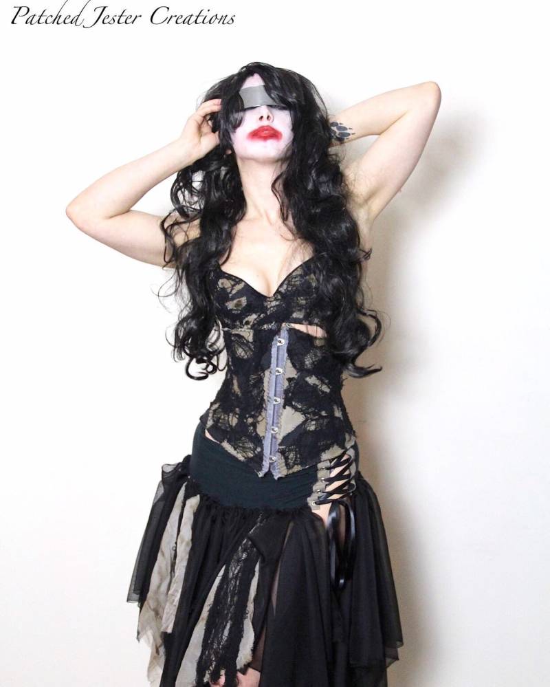 Wasteland Kostüm - Korsett Gothic Outfit- Apocalyptic Halloween- Schwarz Und Grau von PatchedJester