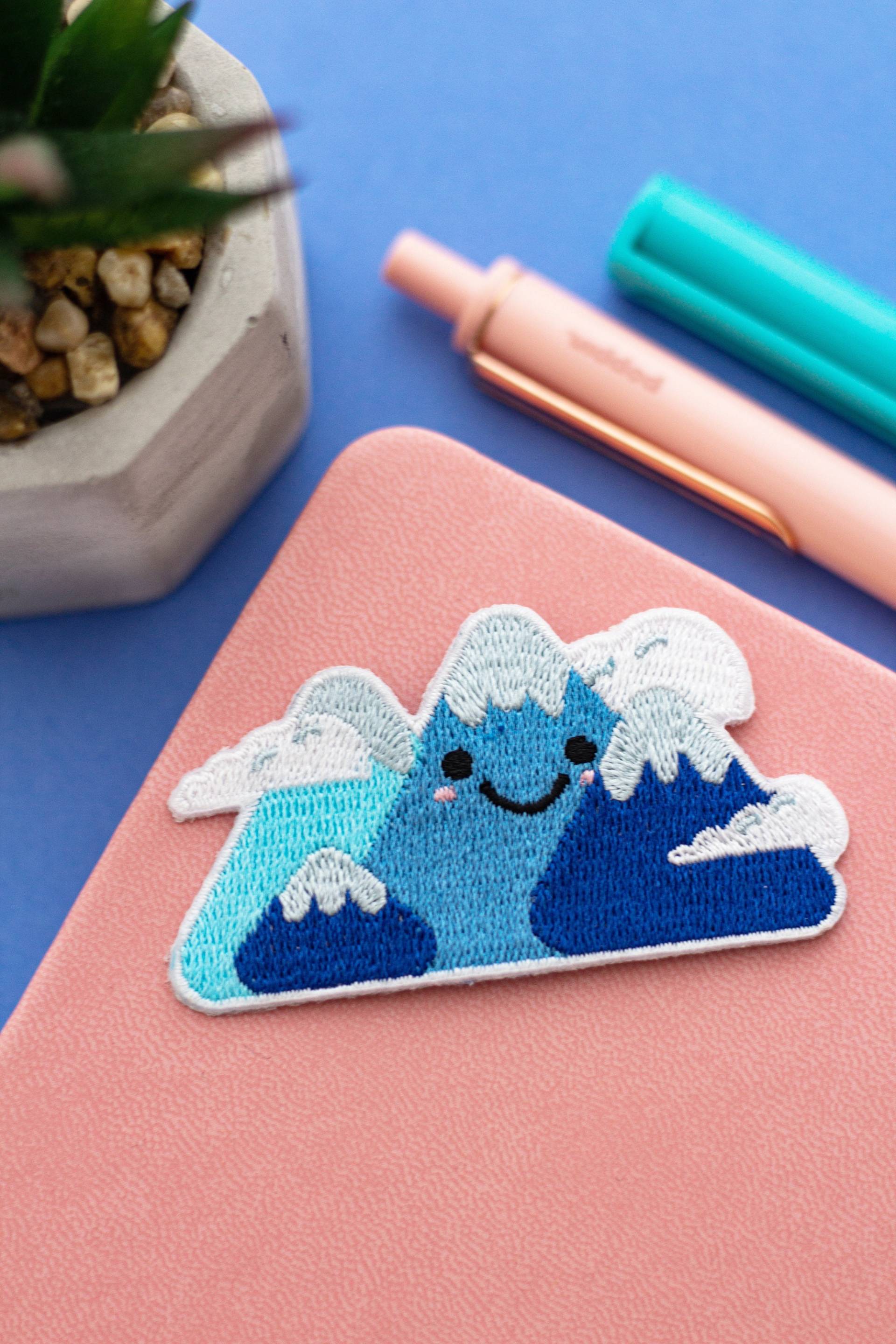 Berg Kawaii Bügelbild Berg Kawaii Bügelbild von PatchitCanada