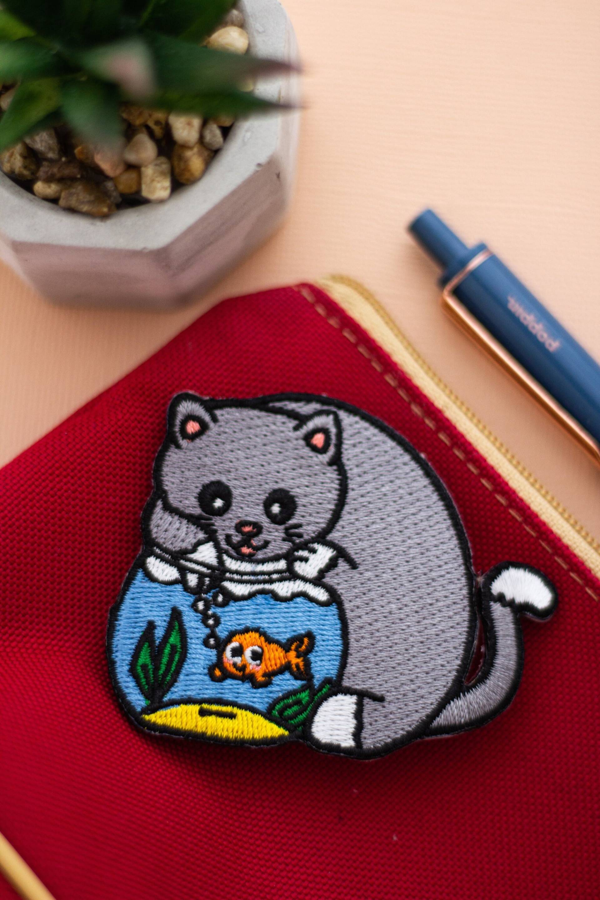 Katze Und Fischschale Bügelbild - Clearance Katze Und Fischschale Bügelbild - Clearance von PatchitCanada