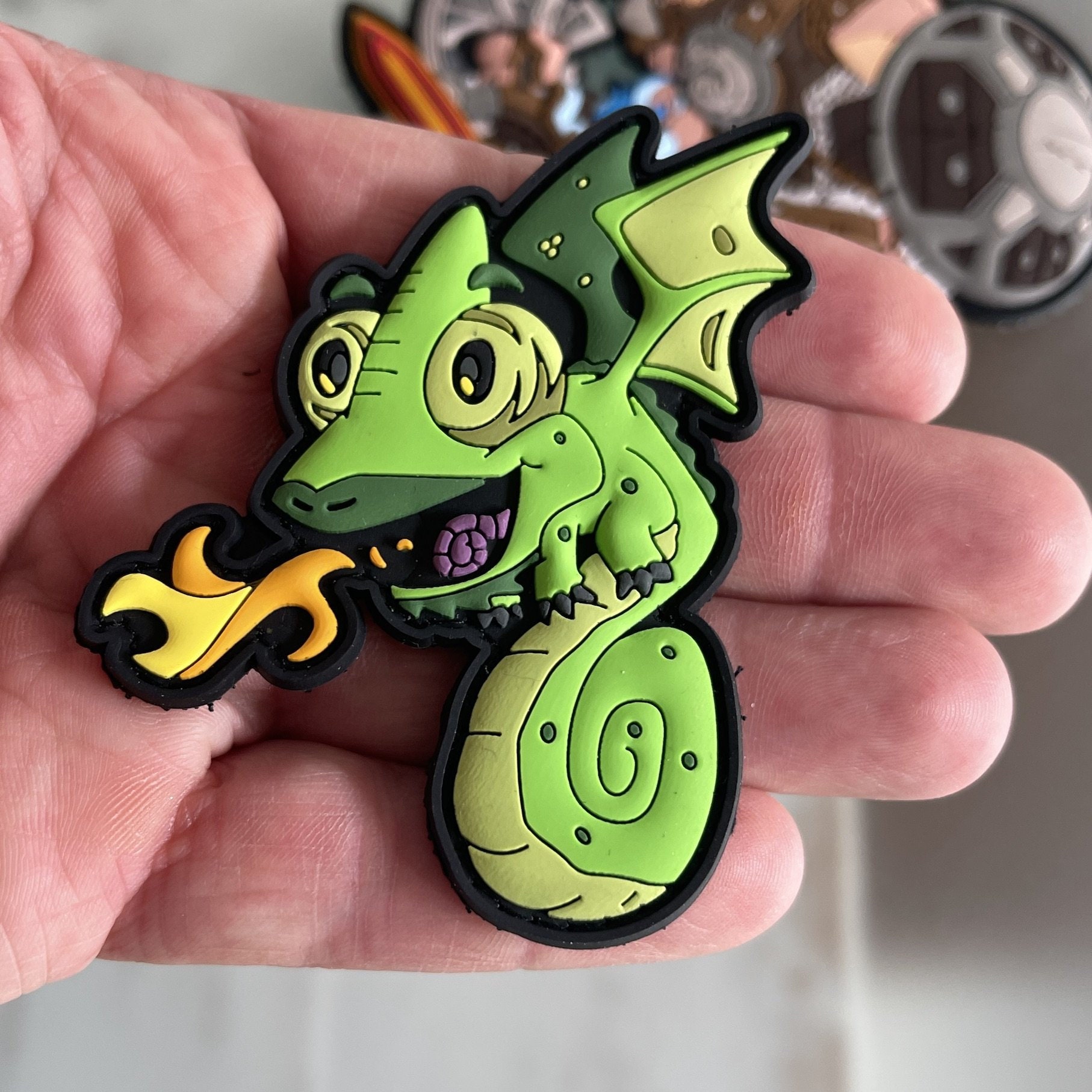 Niedlicher Baby Drache Moral Aufnäher Mit Haken Backing von PatchlabPatches