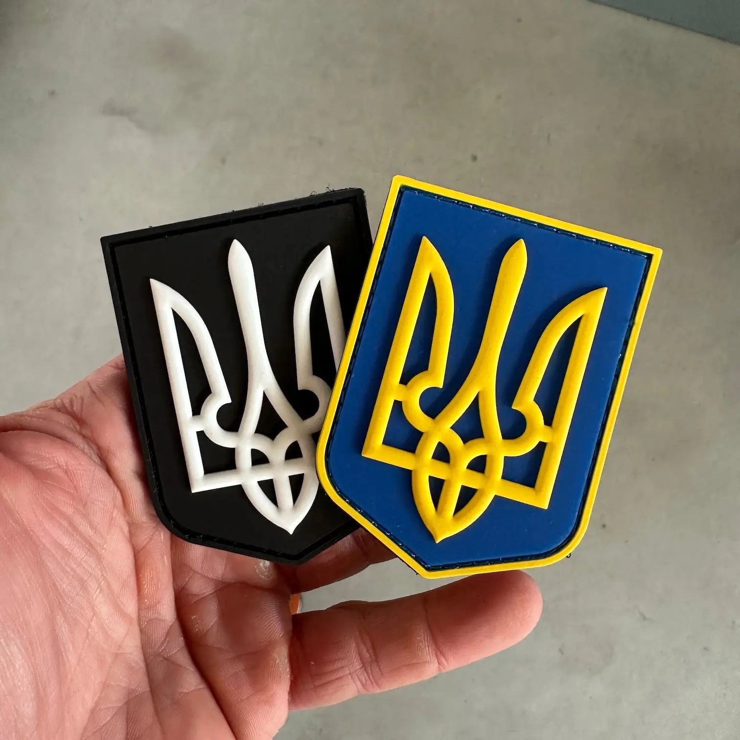 Ukraine-Flagge-Moral-Patch Mit Hakenrückseite, Leuchtet Im Dunkeln Und Vollfarbig, 7, 6 cm von PatchlabPatches