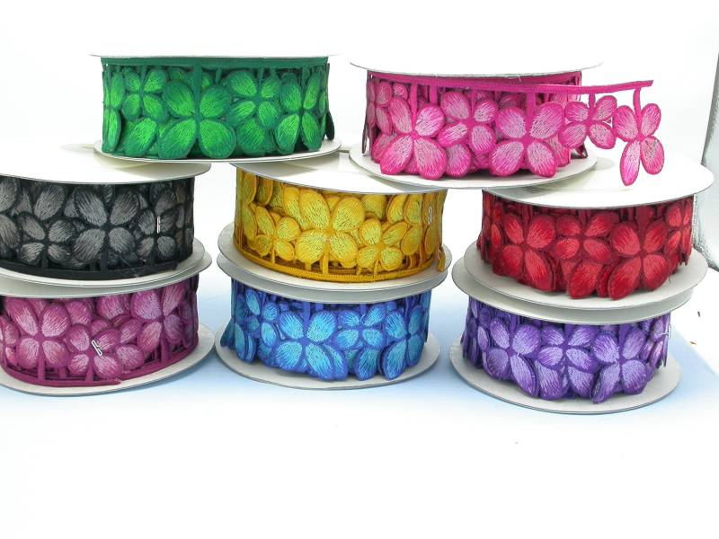 Gestickte Gänseblümchen-Bordüre, Aufbügler, Blumenmuster von PatchworkPandaTrims