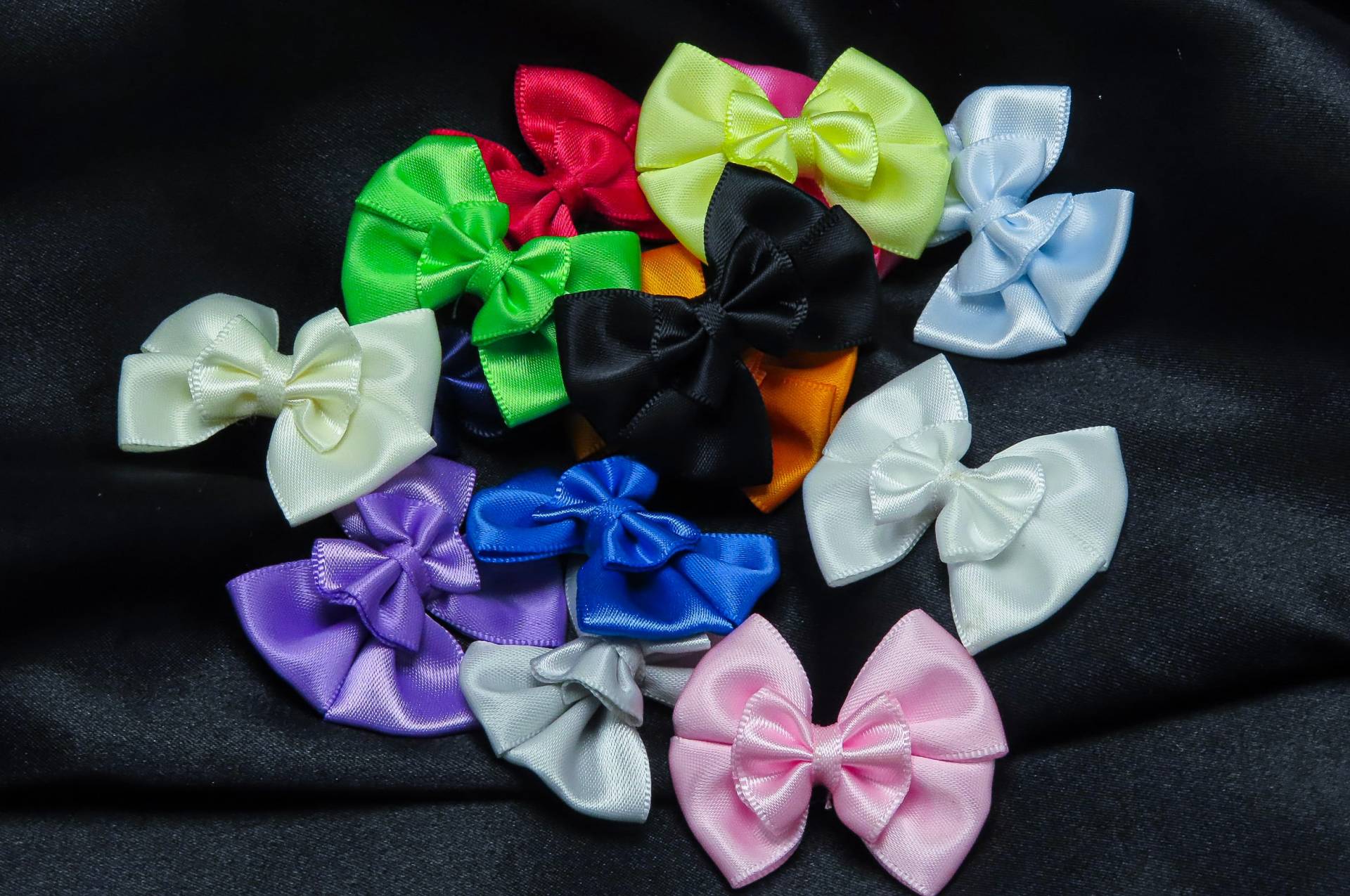 Einfarbige Doppelschleifen Polyester Satin 41 Mm X 35 10 Pack Einfarbige Doppelschleifen Polyester Satin 41 Mm X 35 10 Pack von PatchworkPandaTrims