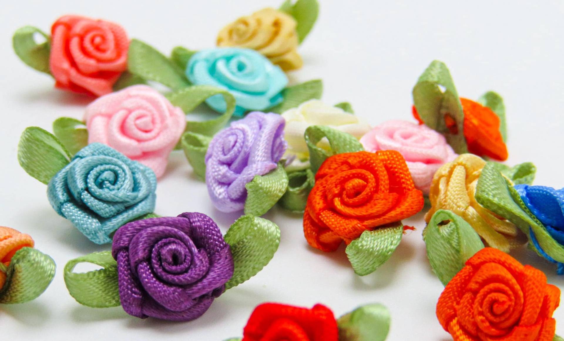 Miniband Rosen Mit Blatt 10mm X 16mm Viele Farben Polyester Satin Miniband Rosen Mit Blatt 10mm X 16mm Viele Farben Polyester Satin von PatchworkPandaTrims
