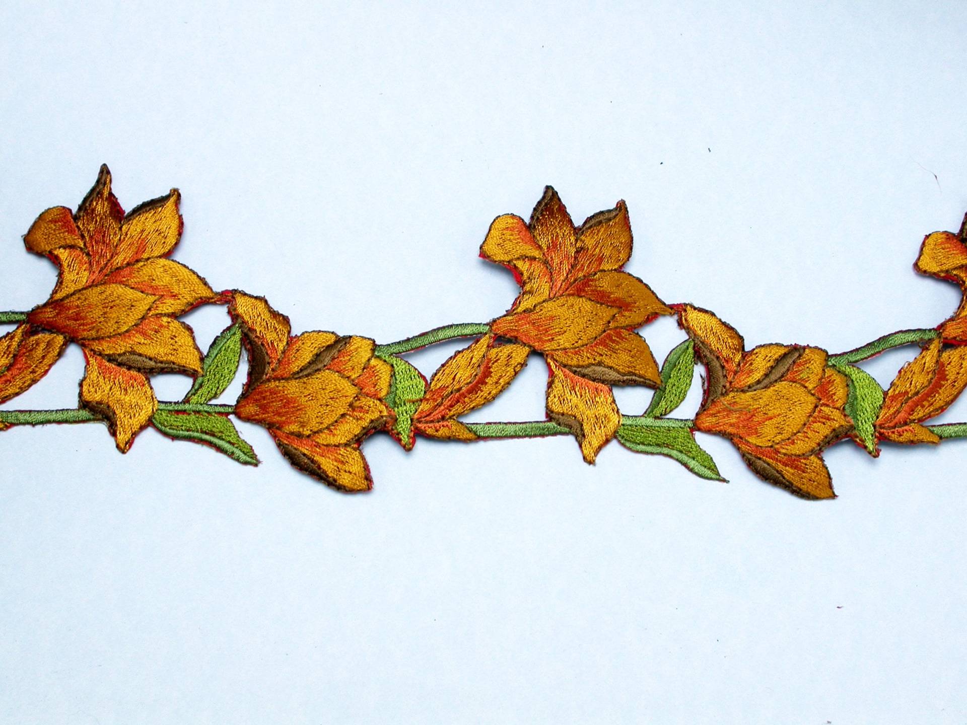 Riesiges Florales Gesticktes Eisen Auf Bordüre - 3, 5 "Breit von PatchworkPandaTrims