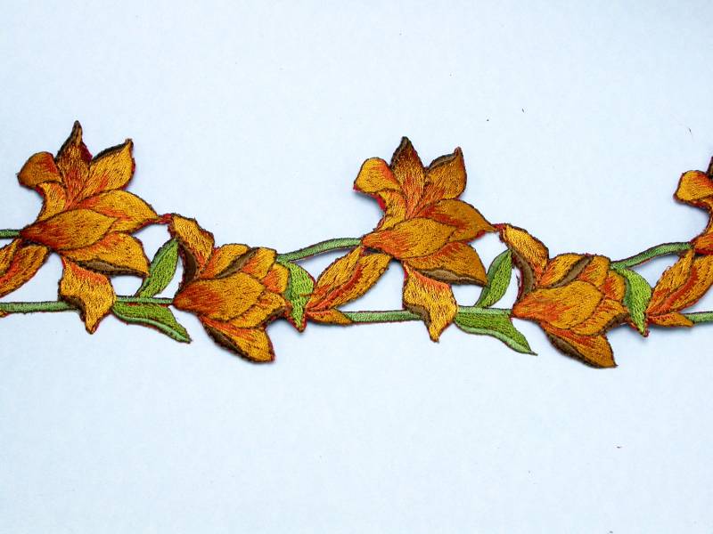 Riesiges Florales Gesticktes Eisen Auf Bordüre - 3, 5 "Breit von PatchworkPandaTrims