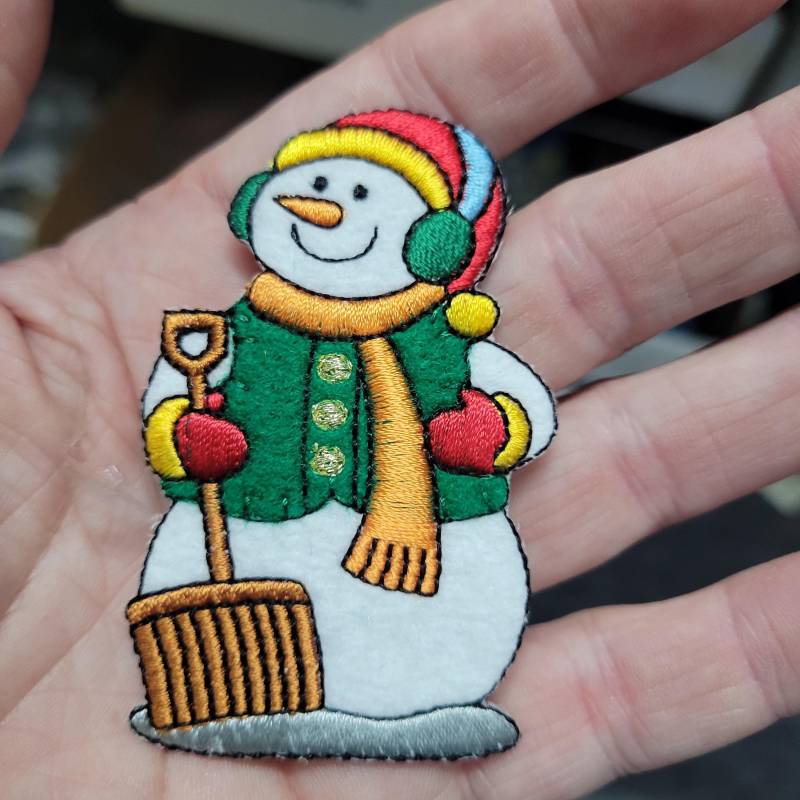 Schneemann Mit Schaufel Aufbügler Applikation Gestickt von PatchworkPandaTrims