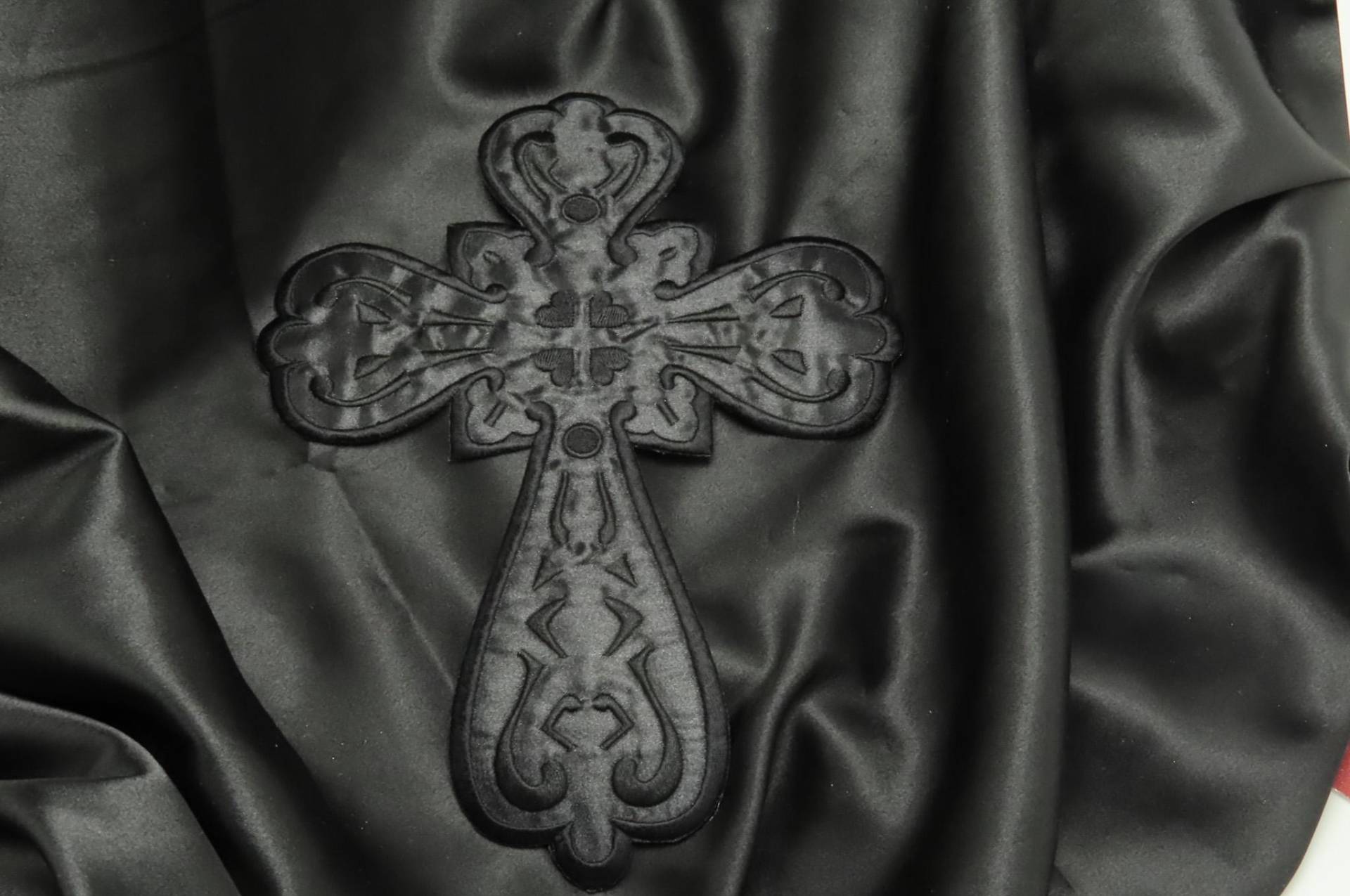 Schwarzes Kreuz Aufnäher Aufbügler Sacred Heart Cross Schwarz 24 cm Hoch X 19 Breit Schwarzes Kreuz Aufnäher Aufbügler Sacred Heart Cross Schwarz 24 cm Hoch X 19 Breit von PatchworkPandaTrims